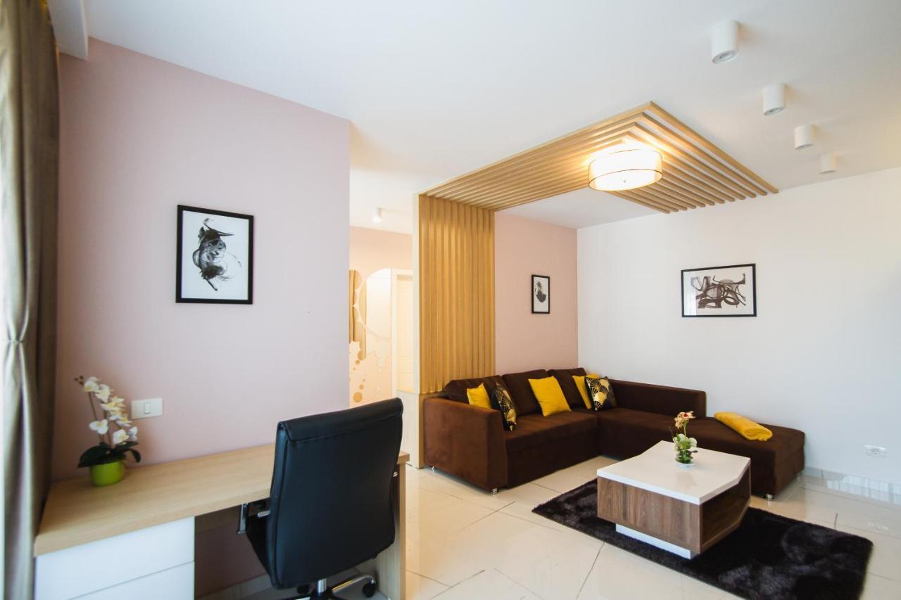 Romantic Getaway At West Residence Oradea Exterior foto