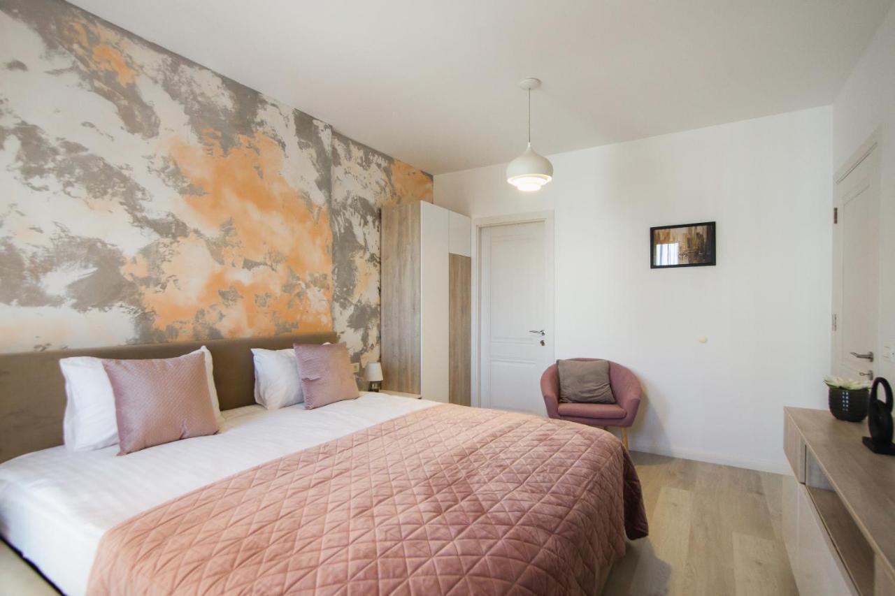 Romantic Getaway At West Residence Oradea Exterior foto
